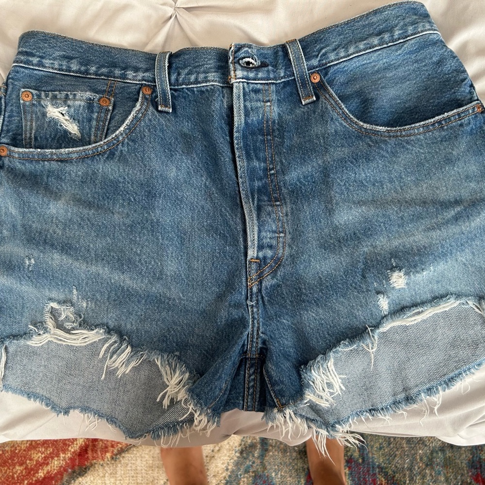 Levi’s 501 shorts in the color Athens. Never worn, but without tag. Size 32.